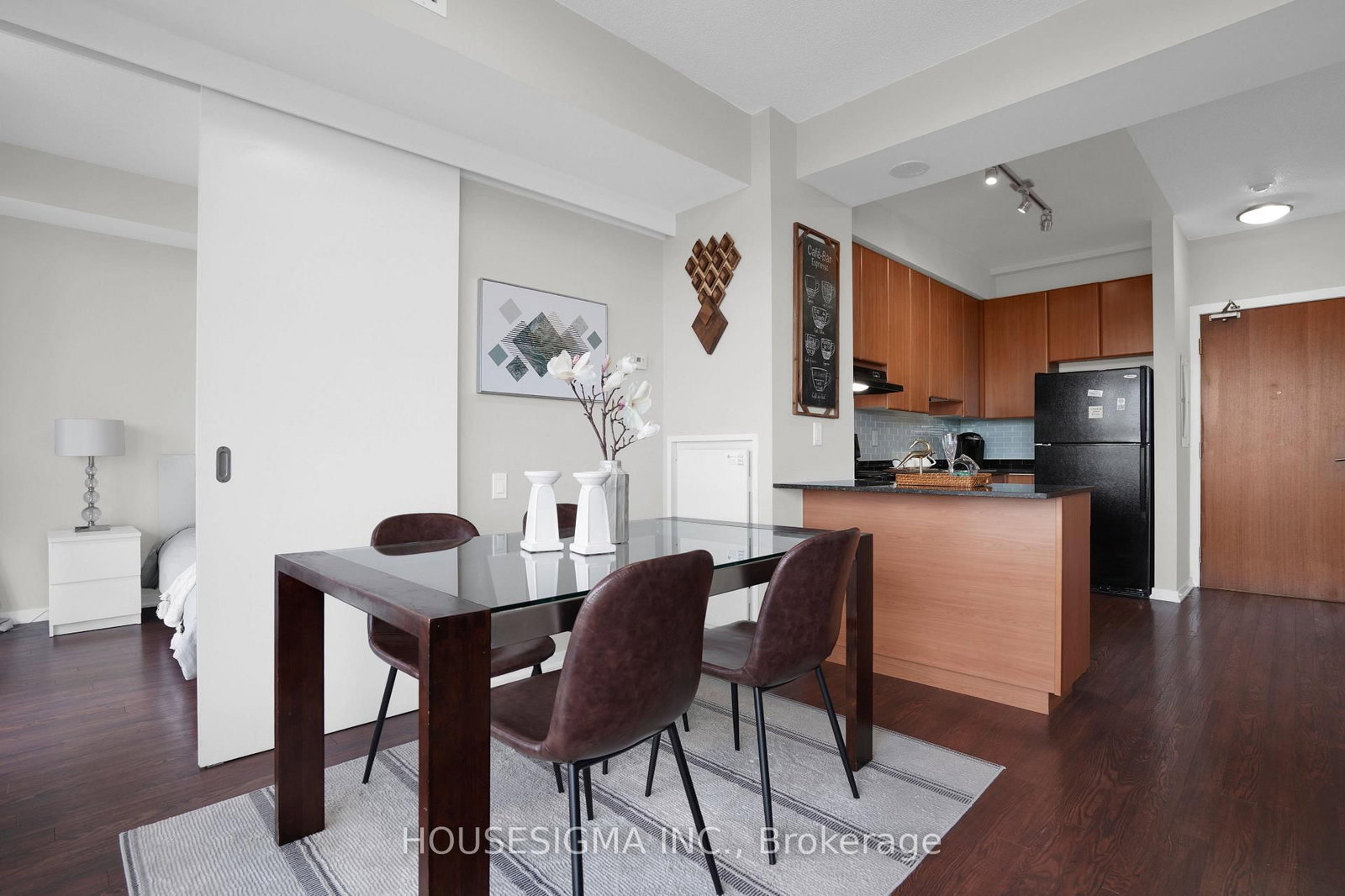 30 Canterbury Place • #515 • Toronto, ON photo 18
