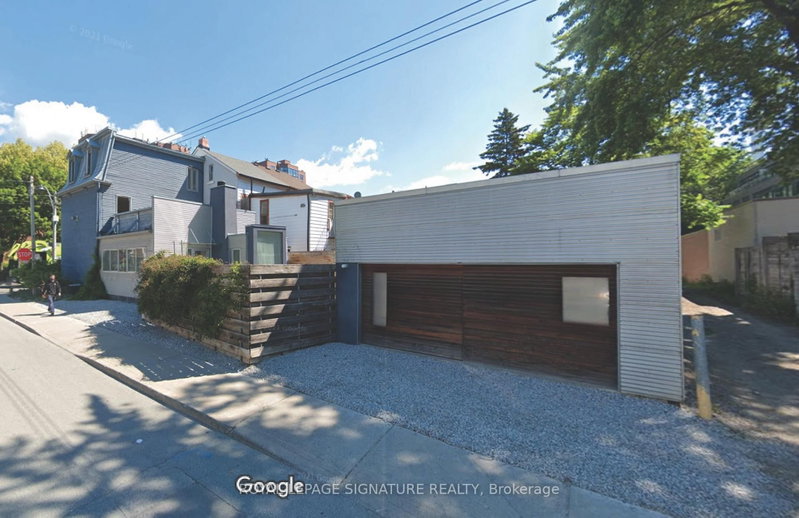 Main - 623 Wellington Street W