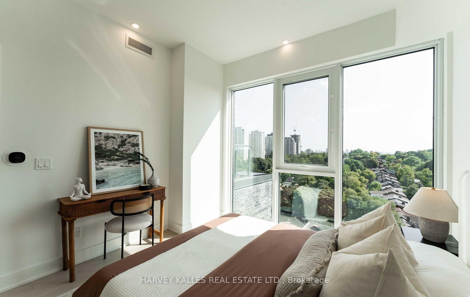 8 Manor Road W • #LPH2 • Toronto, ON photo 19
