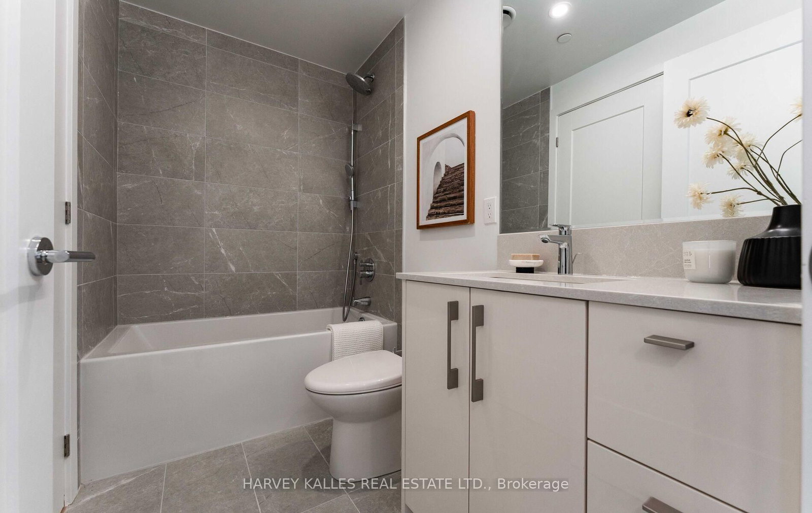 8 Manor Road W • #LPH2 • Toronto, ON photo 24
