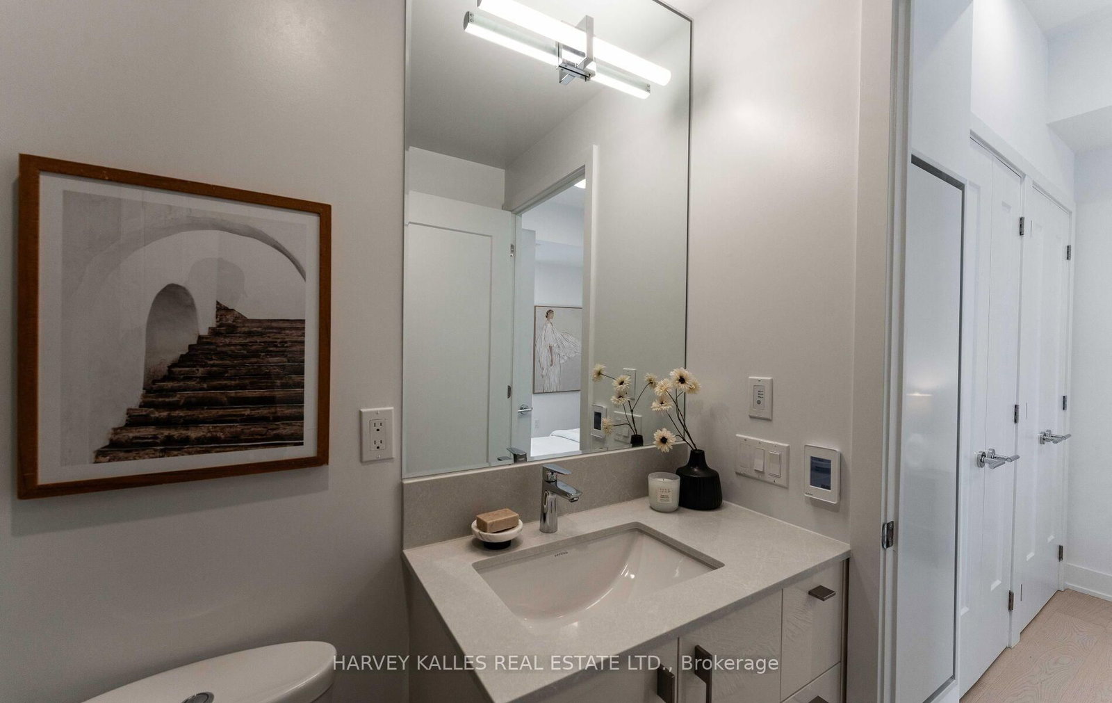 8 Manor Road W • #LPH2 • Toronto, ON photo 25