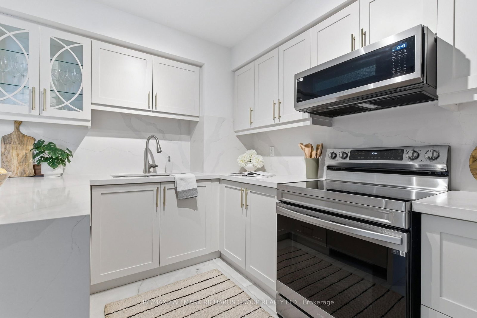 118 Finch Avenue W • #8 • Toronto, ON photo 14