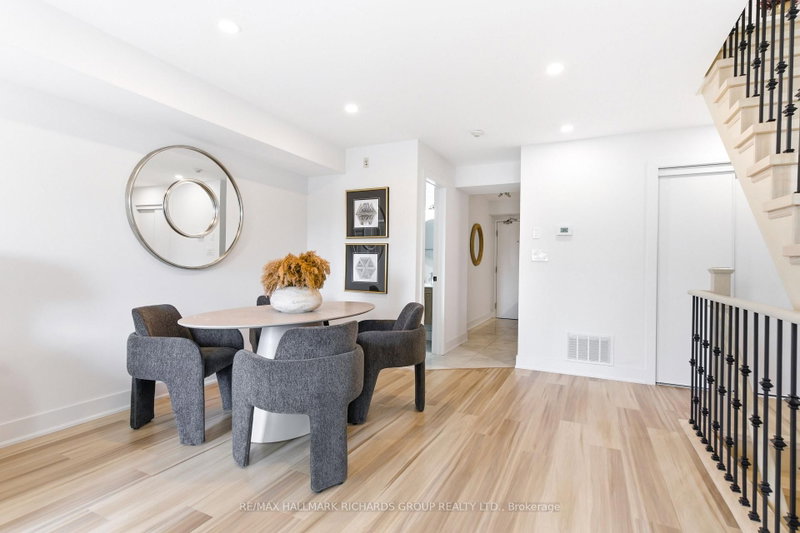 8 - 118 Finch Avenue W