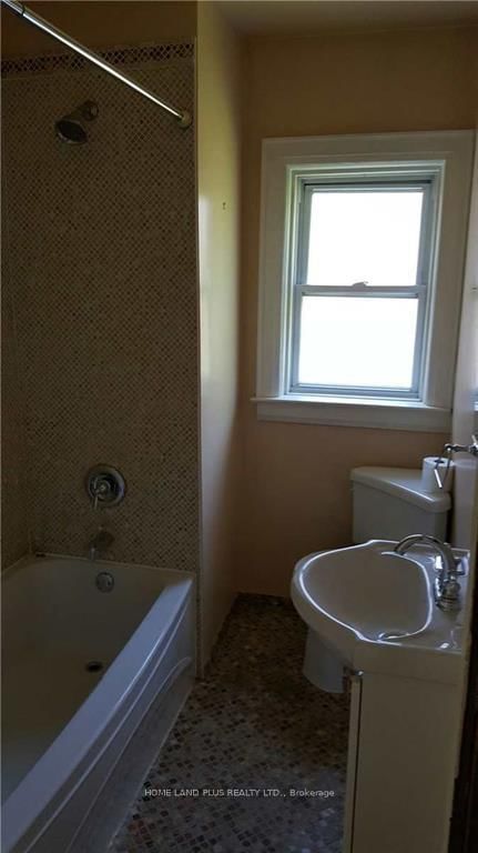 68 Parkview Avenue • Toronto, ON photo 9