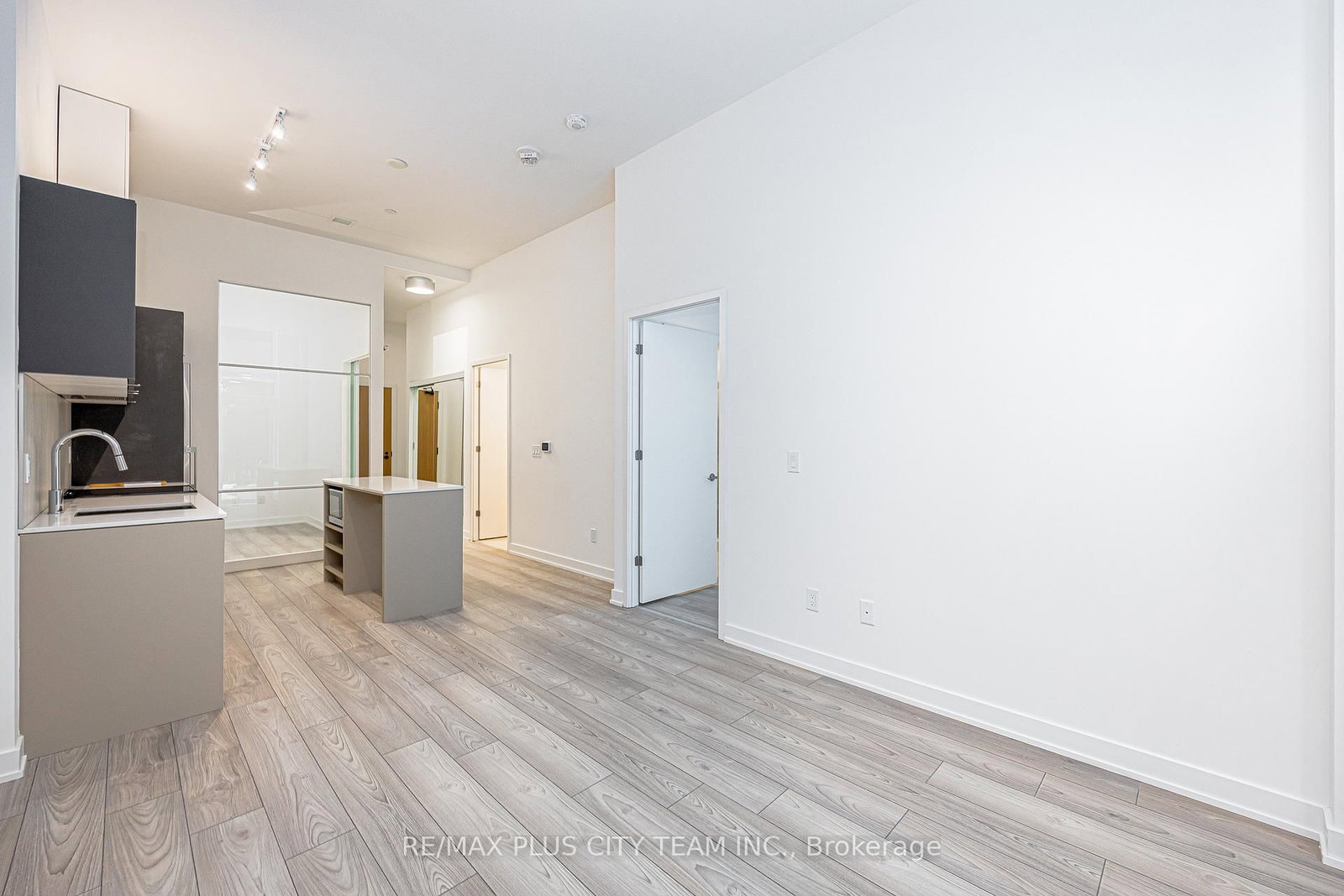 8 Tippett Road • #105 • Toronto, ON photo 4