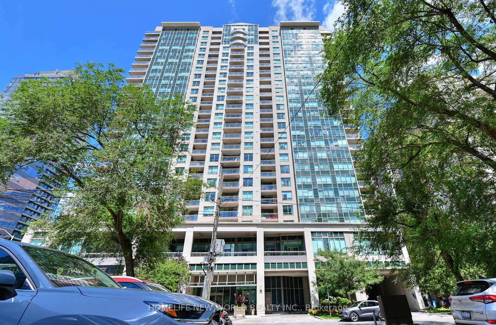 18 Parkview Avenue • #811 • Toronto, ON photo 1