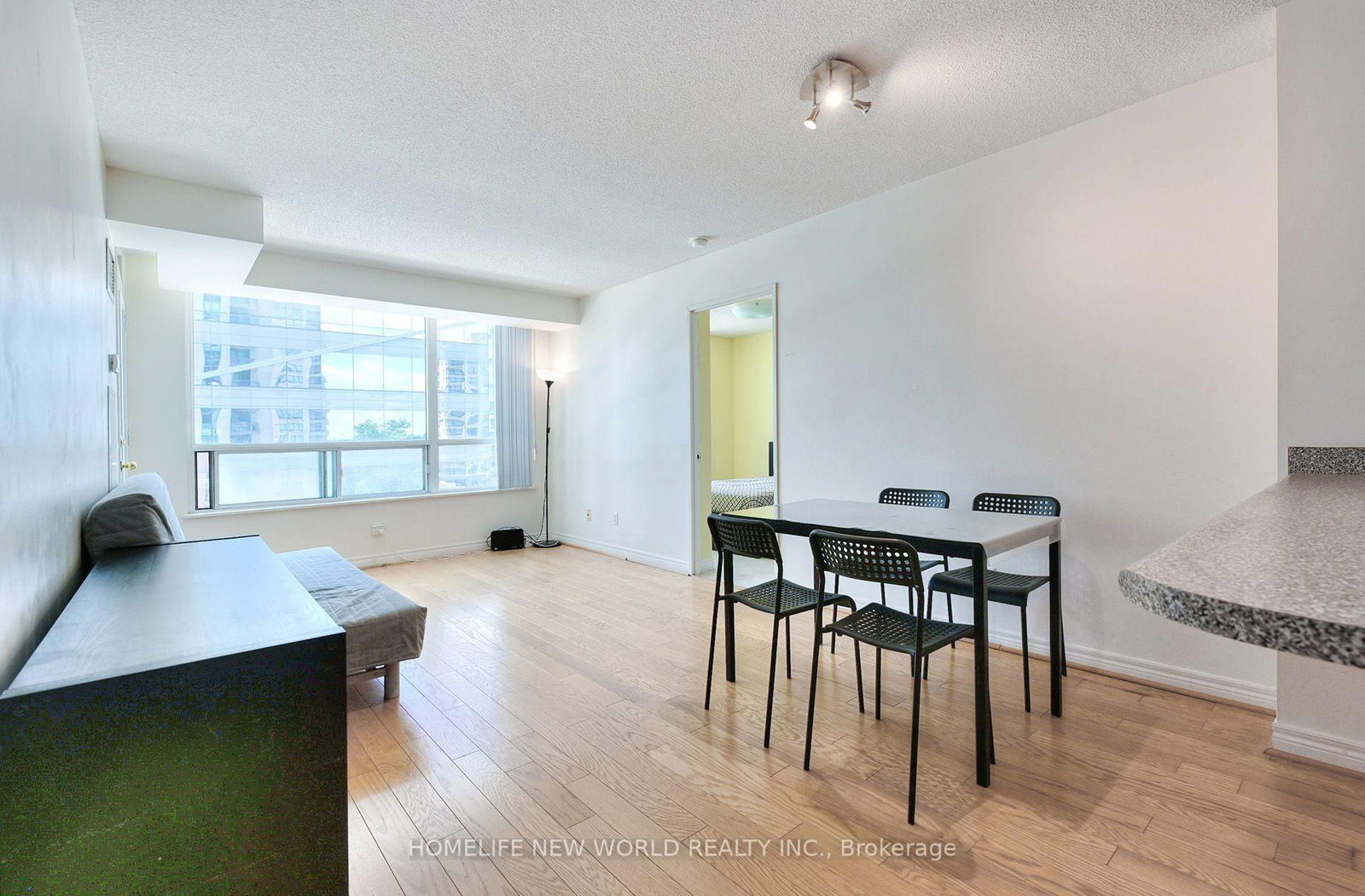 18 Parkview Avenue • #811 • Toronto, ON photo 10