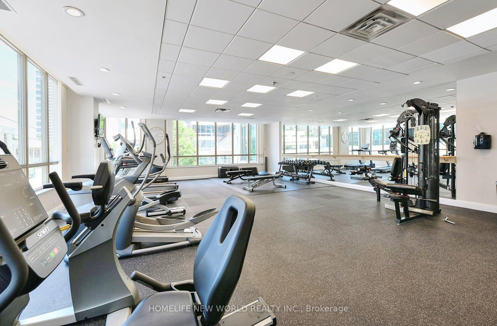 18 Parkview Avenue • #811 • Toronto, ON photo 26