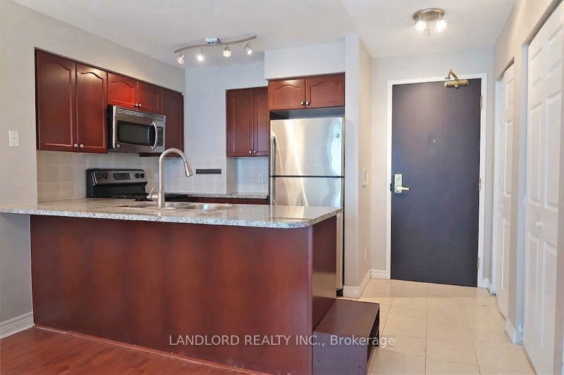 1712 - 51 Lower Simcoe Street
