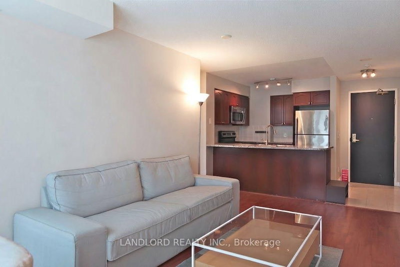 1712 - 51 Lower Simcoe Street