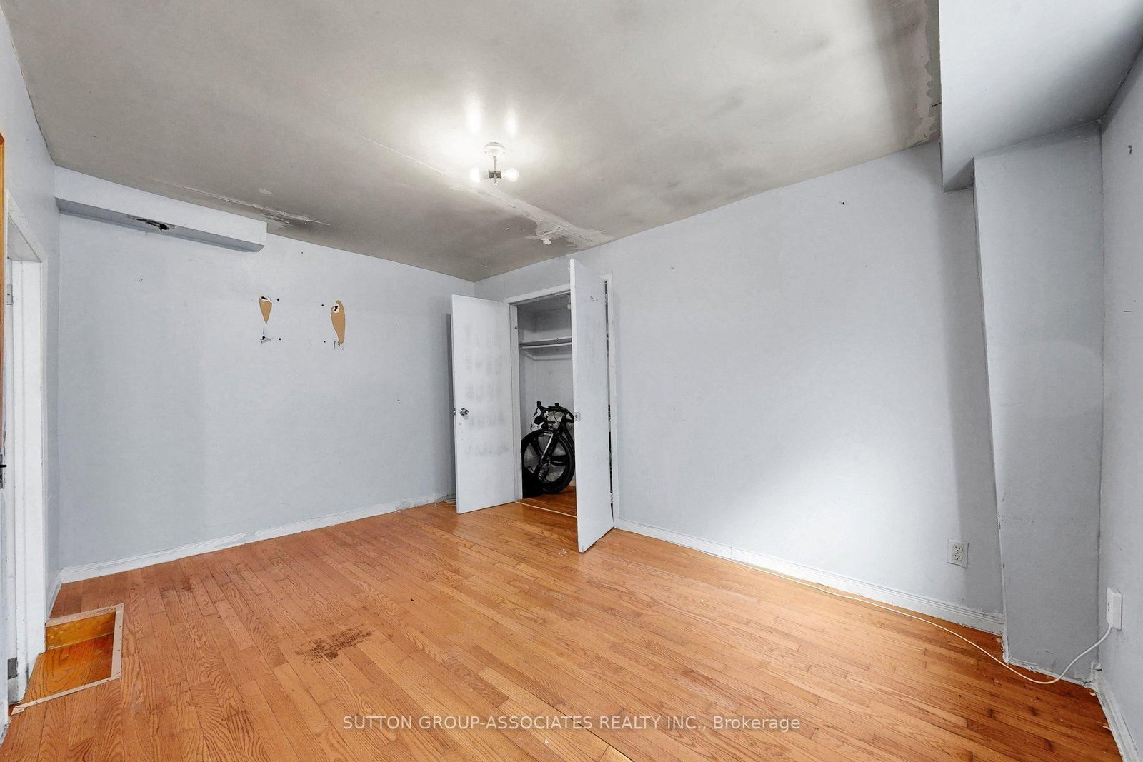 18 1/2 Bellevue Avenue • Toronto, ON photo 11