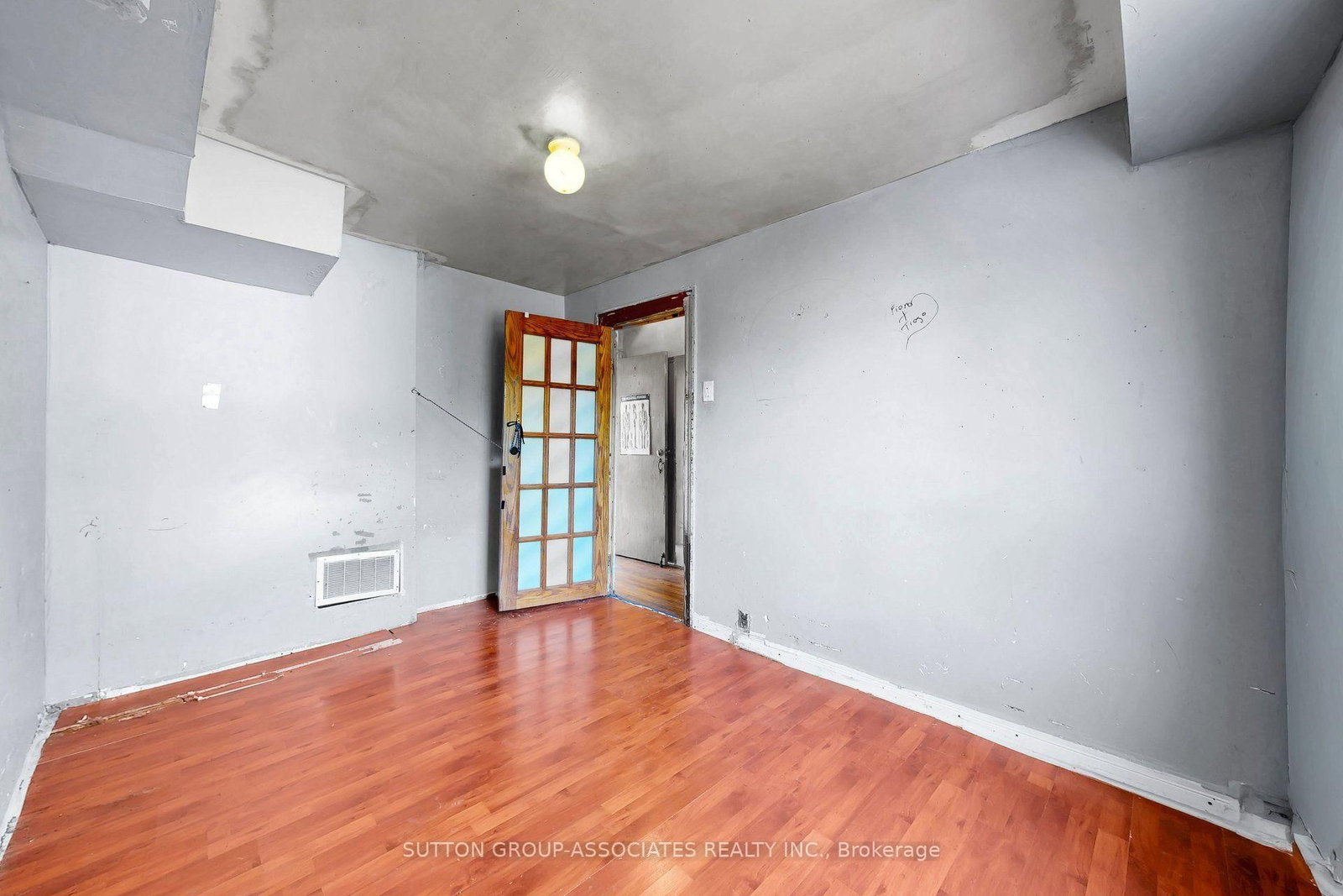 18 1/2 Bellevue Avenue • Toronto, ON photo 17