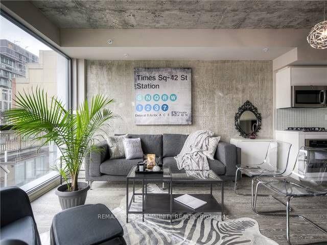 401 - 39 Brant Street