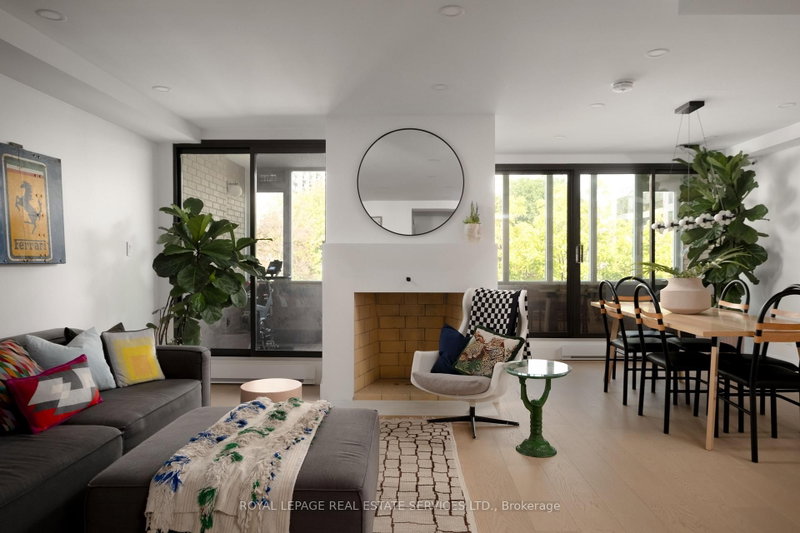 402 - 349 St. Clair Avenue W