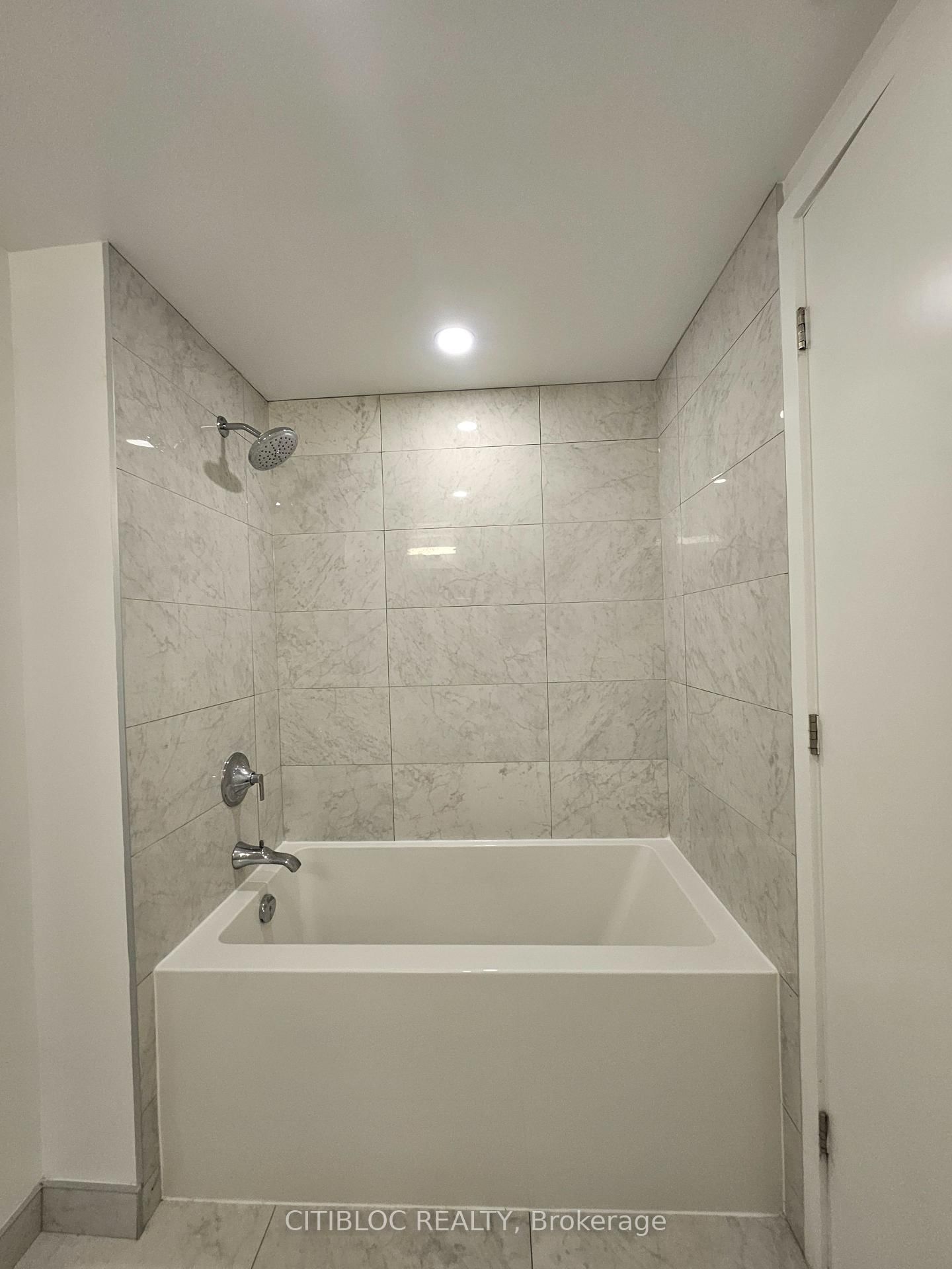 39 Roehampton Avenue • #601 • Toronto, ON photo 8
