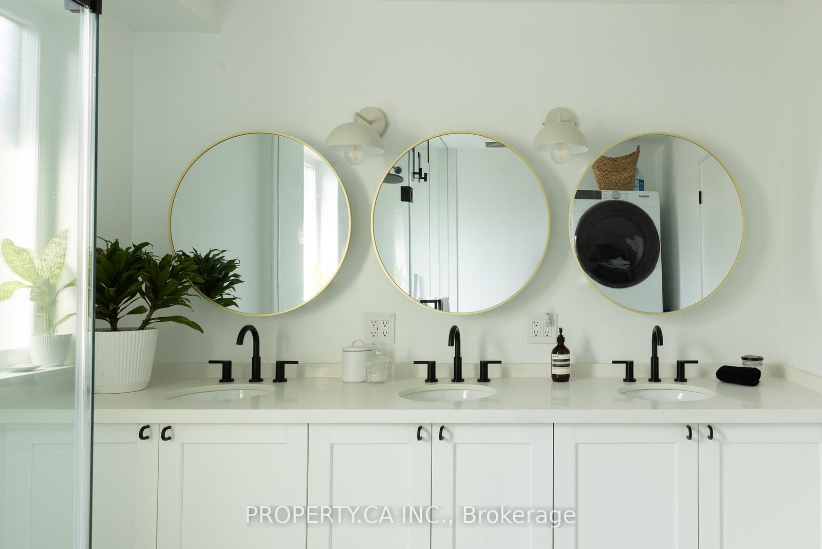 301 Grace Street • Toronto, ON photo 23