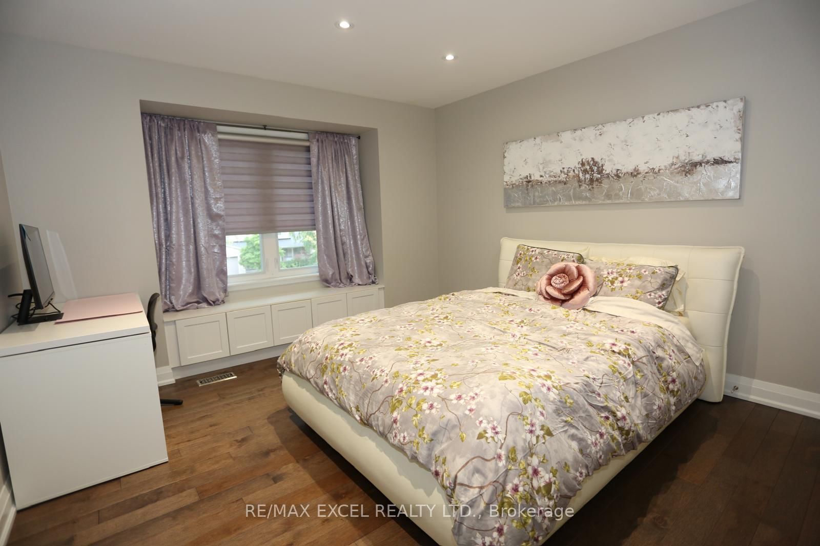 16 Aldenham Crescent • Toronto, ON photo 14