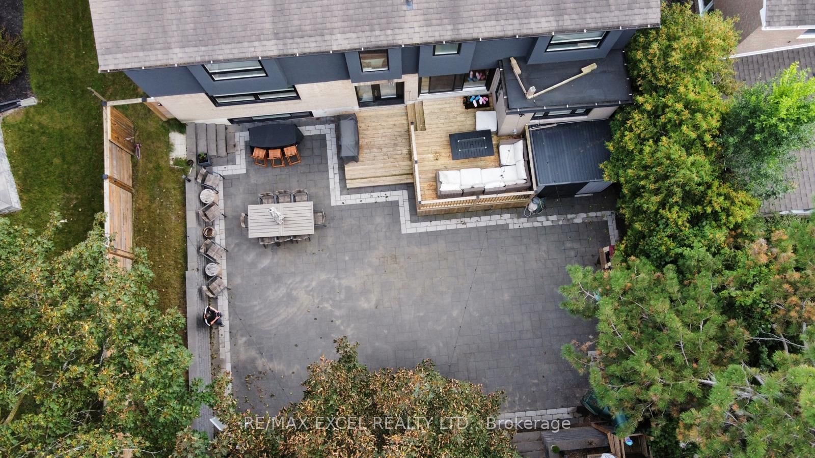 16 Aldenham Crescent • Toronto, ON photo 28