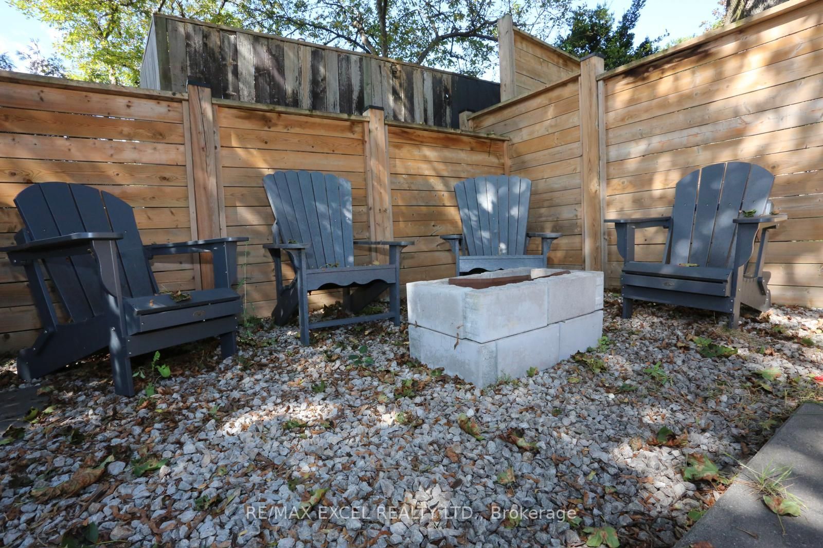 16 Aldenham Crescent • Toronto, ON photo 35