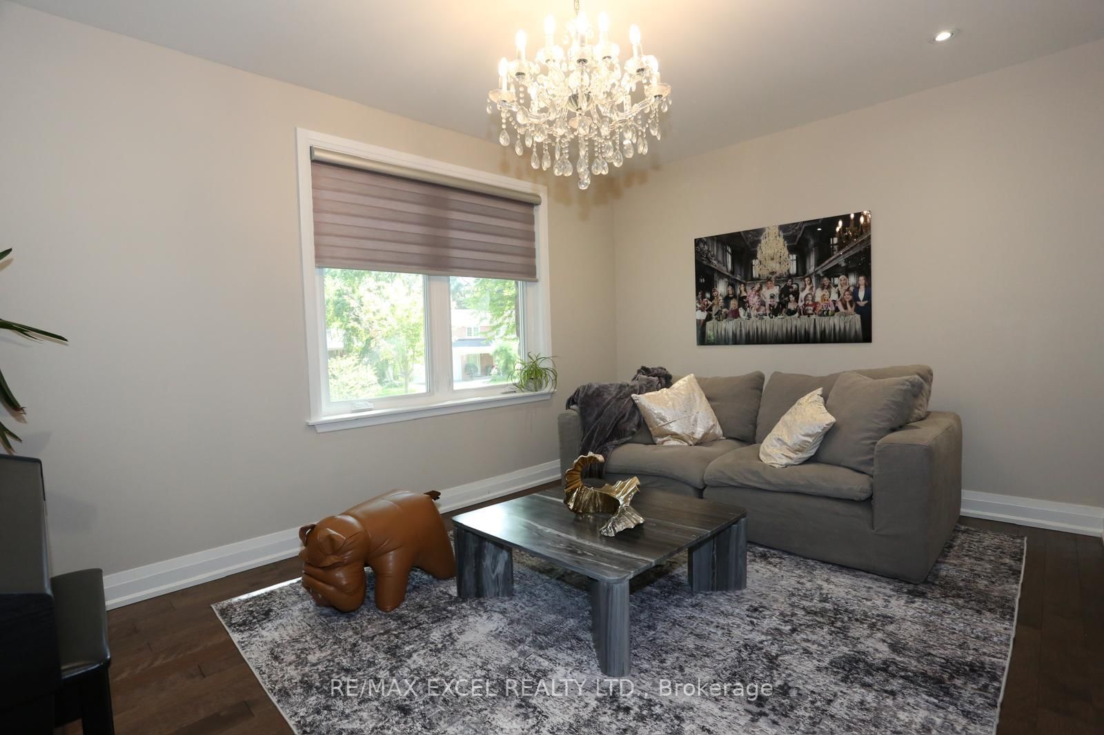 16 Aldenham Crescent • Toronto, ON photo 4