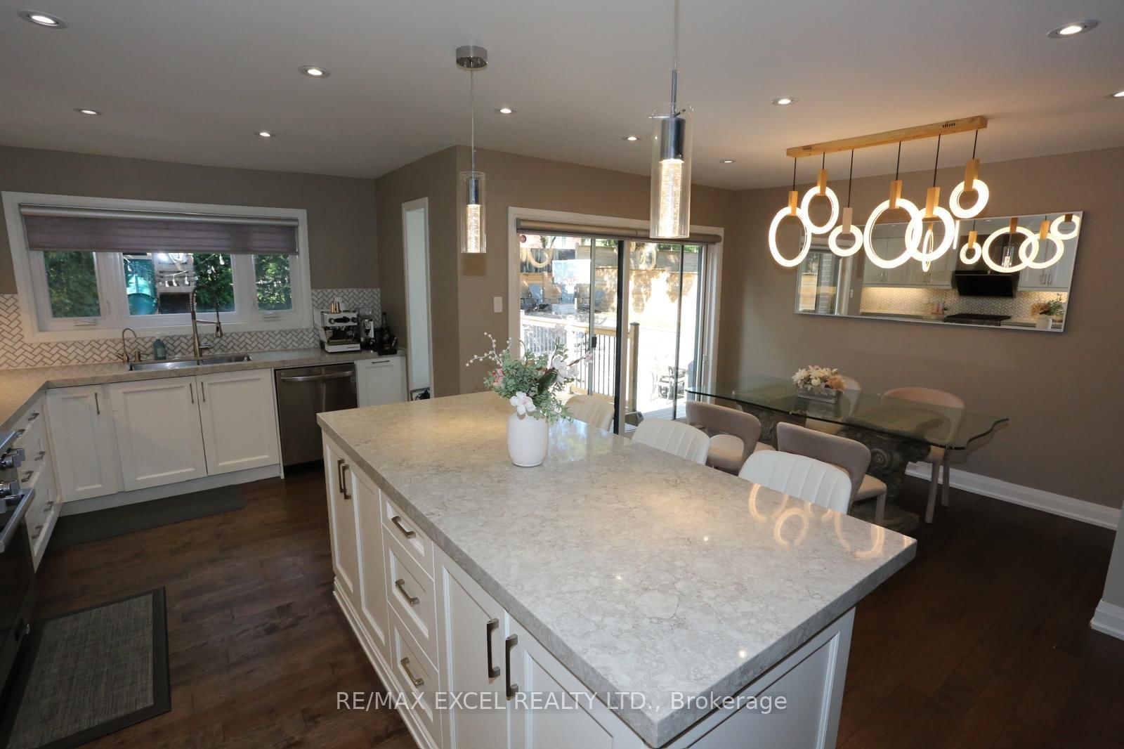16 Aldenham Crescent • Toronto, ON photo 9