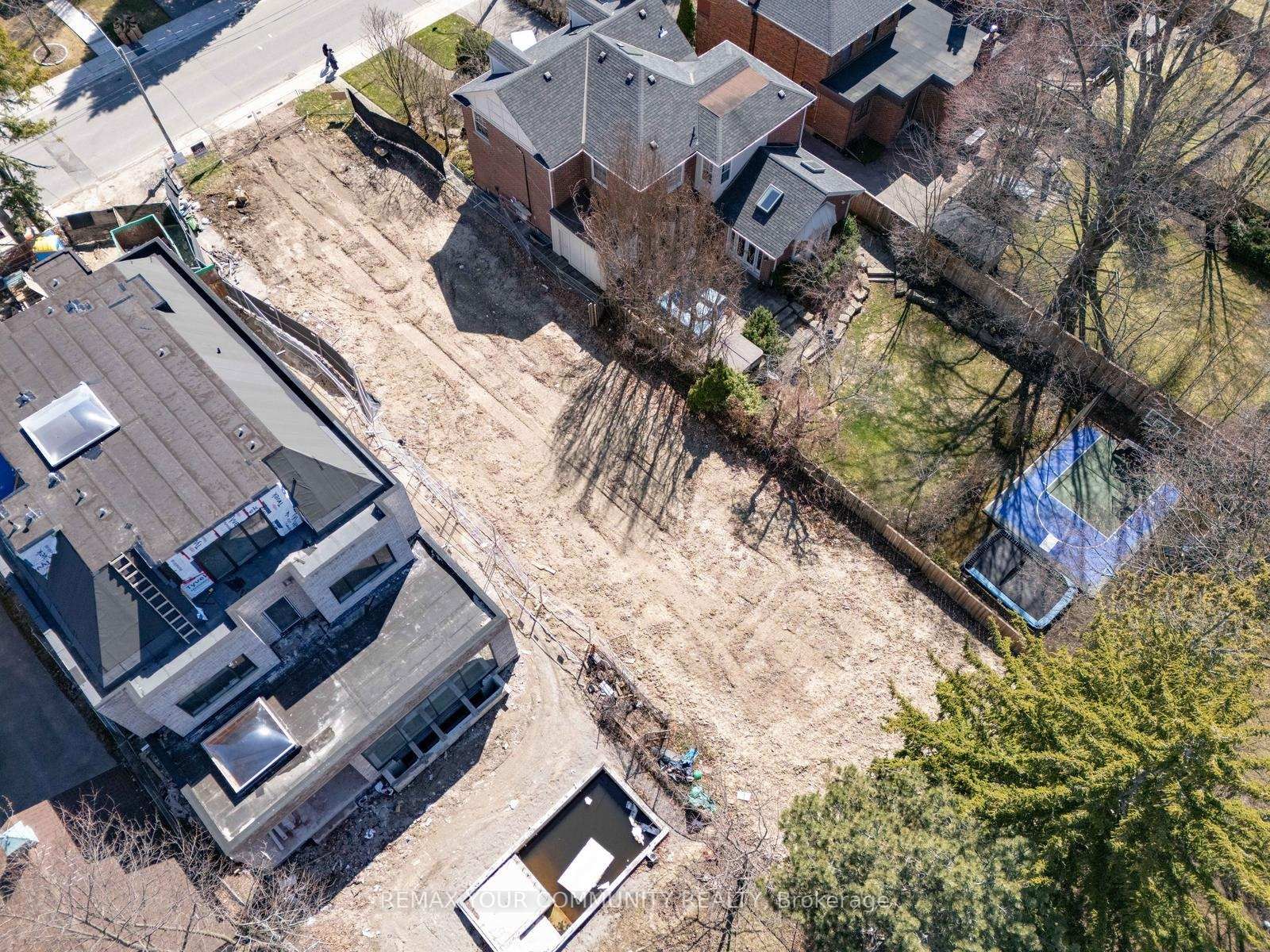 390 Glencairn Avenue • Toronto, ON photo 11