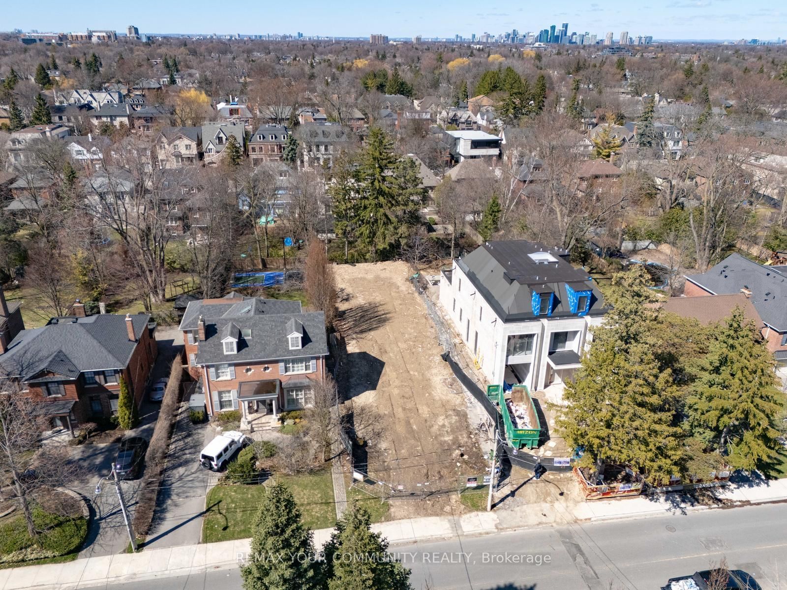 390 Glencairn Avenue • Toronto, ON photo 4