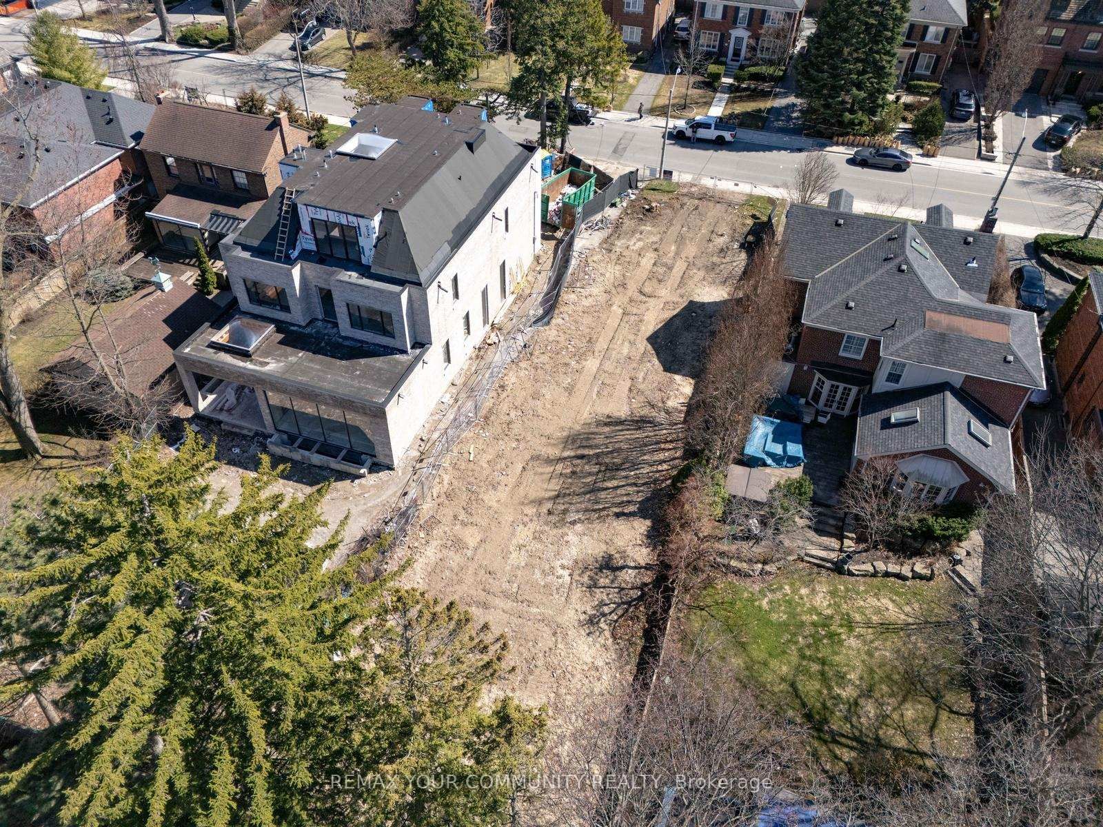 390 Glencairn Avenue • Toronto, ON photo 8