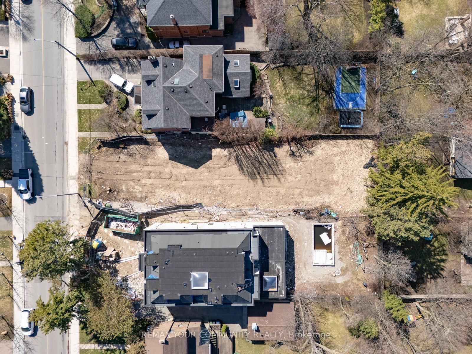 390 Glencairn Avenue • Toronto, ON photo 9