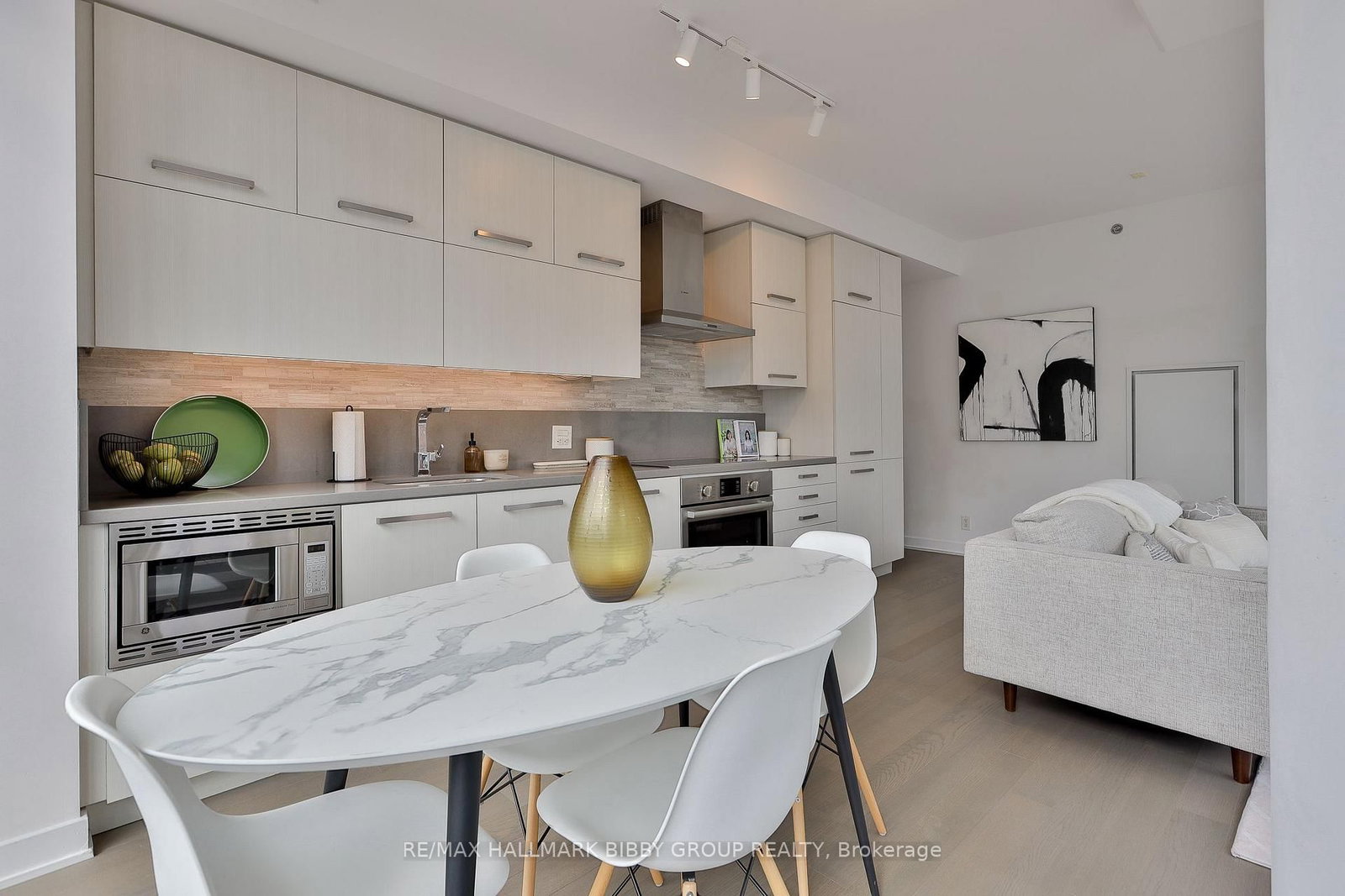 15 Beverley Street • #710 • Toronto, ON photo 11