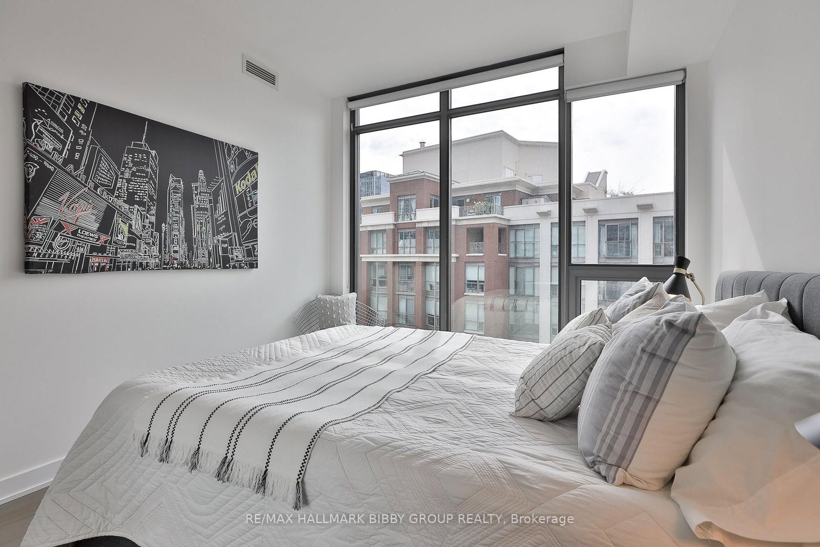 15 Beverley Street • #710 • Toronto, ON photo 18