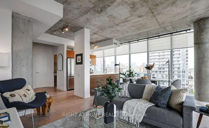 1305 - 318 King Street E