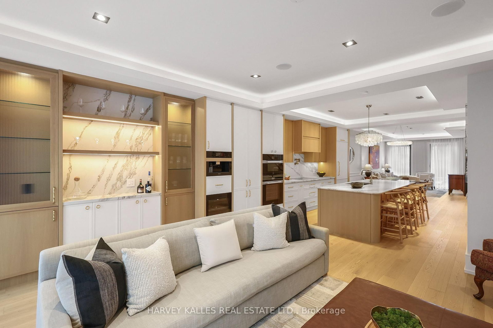 90 Roe Avenue • Toronto, ON photo 20
