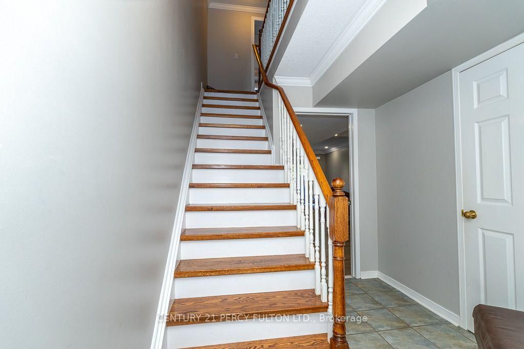 28 Rumi Crescent • Toronto, ON photo 12