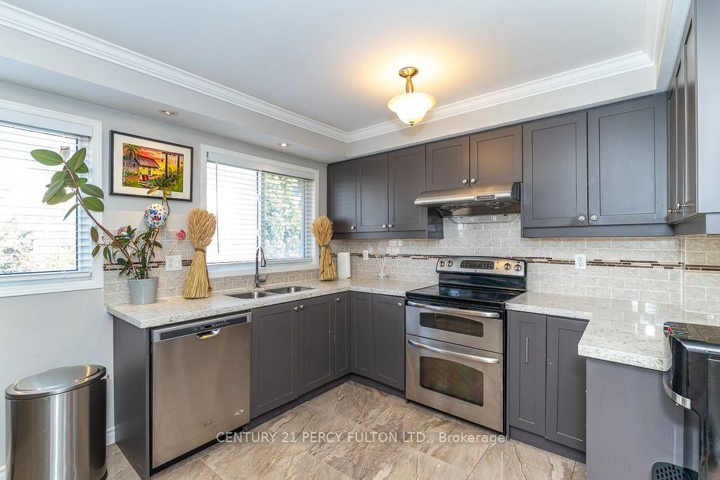 28 Rumi Crescent • Toronto, ON photo 15