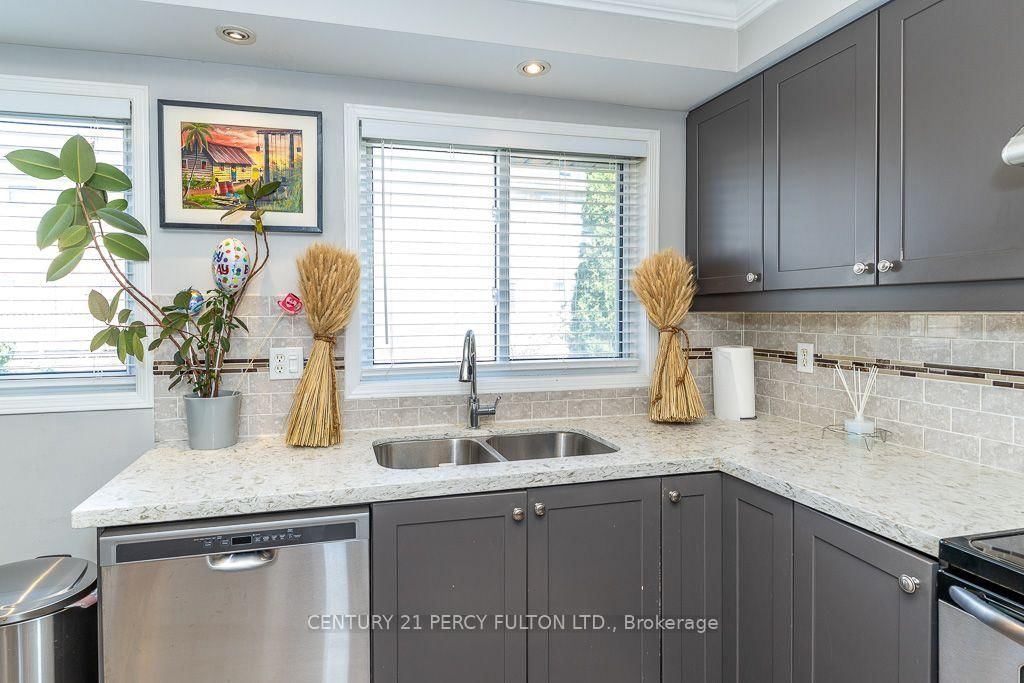 28 Rumi Crescent • Toronto, ON photo 17