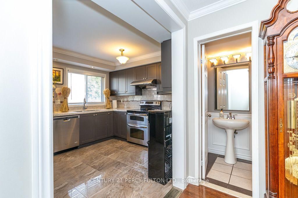 28 Rumi Crescent • Toronto, ON photo 19