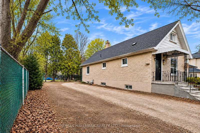 360B Lawrence Avenue W