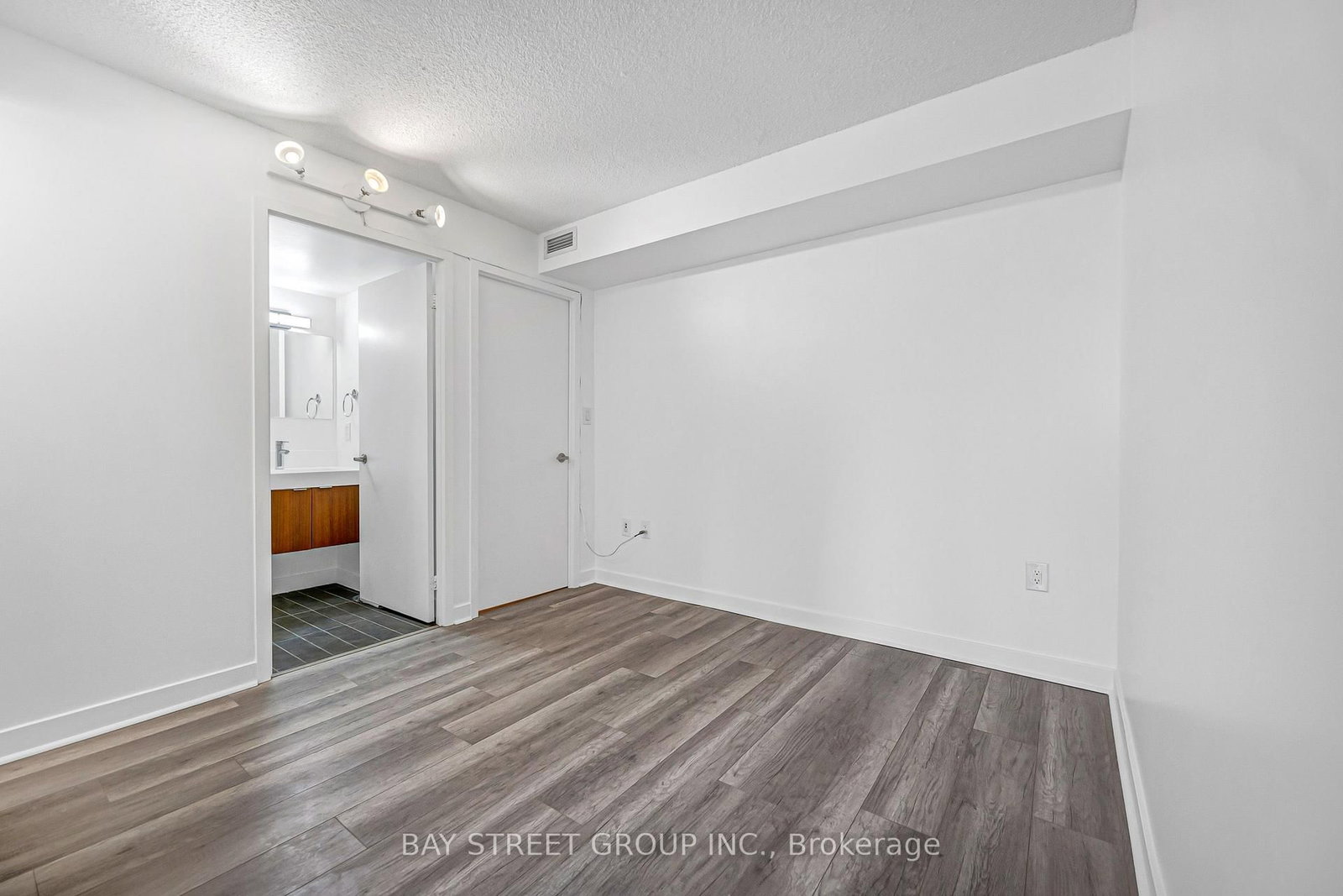 25 Telegram Mews • #816 • Toronto, ON photo 12