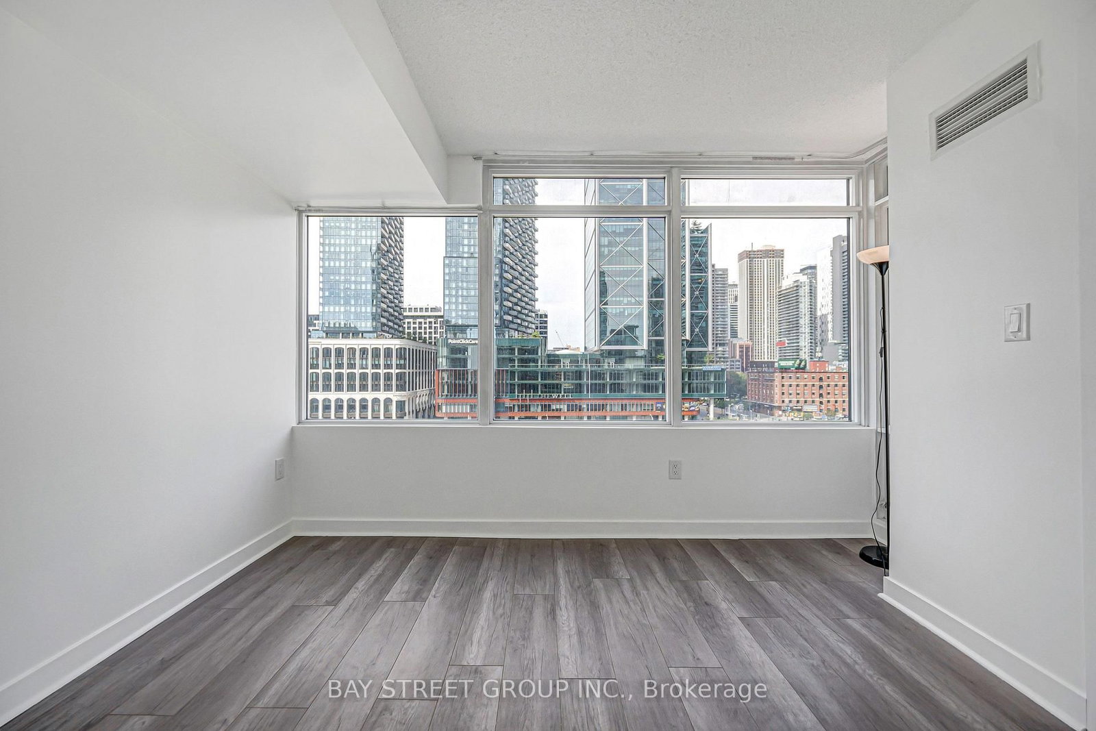 25 Telegram Mews • #816 • Toronto, ON photo 18