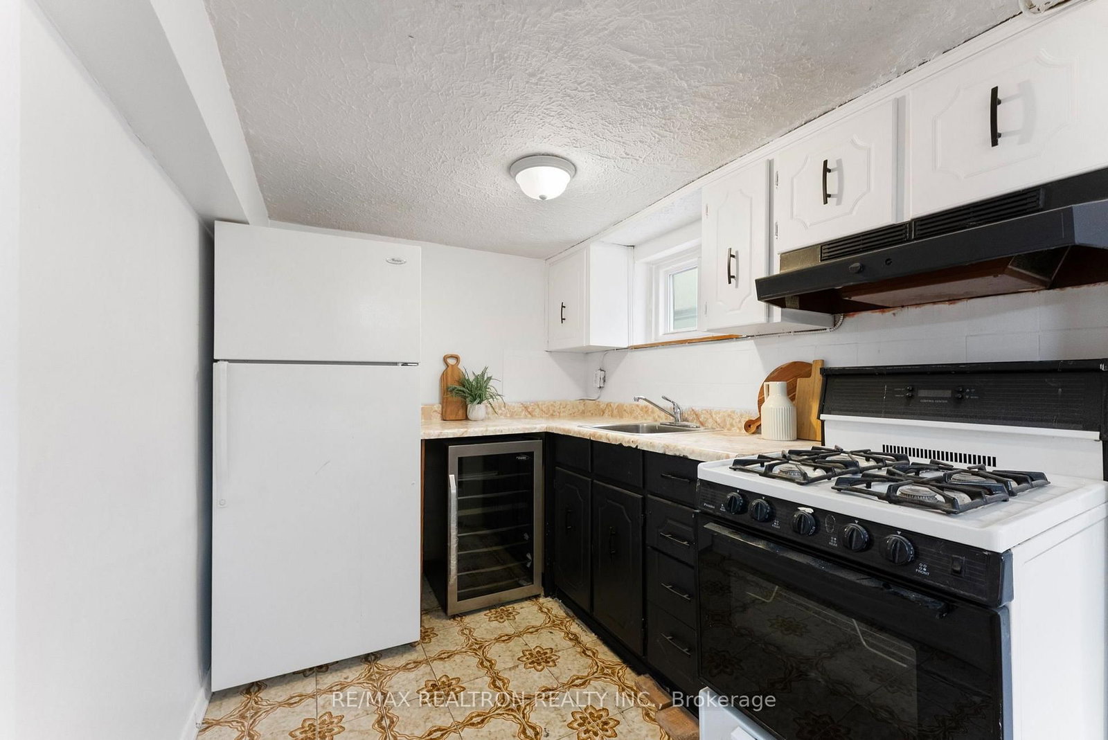 41 Ashbury Avenue • Toronto, ON photo 32