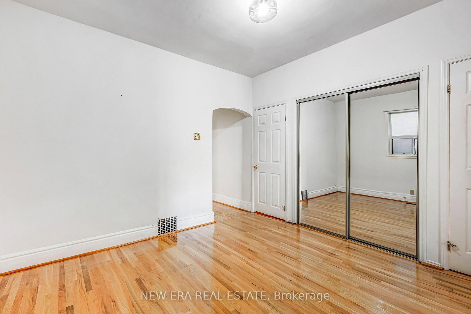 393 Ossington Avenue • Toronto, ON photo 11