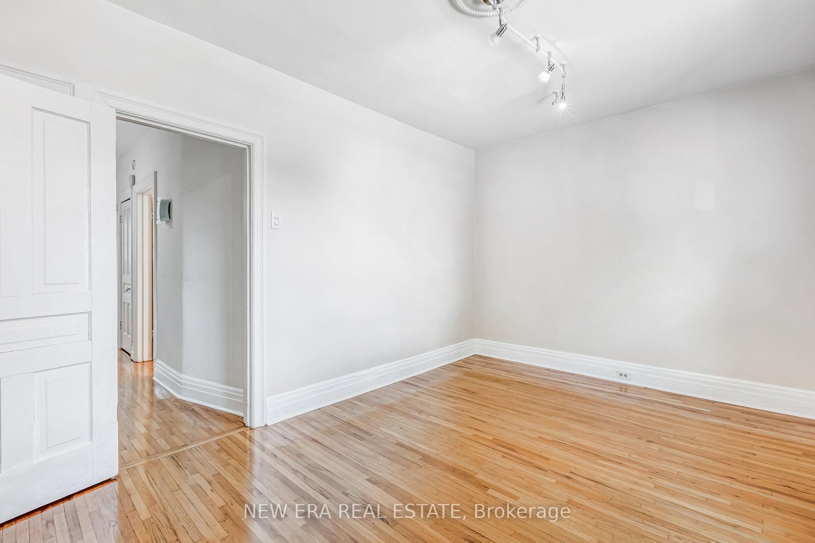 393 Ossington Avenue • Toronto, ON photo 28