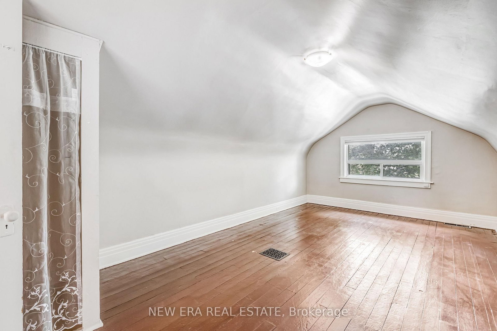 393 Ossington Avenue • Toronto, ON photo 30