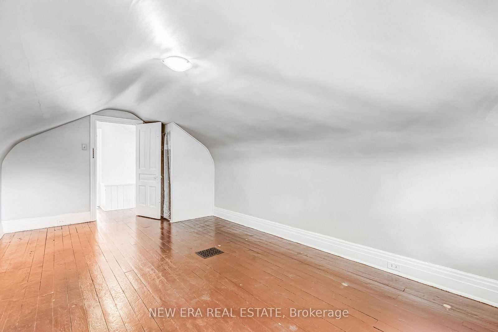 393 Ossington Avenue • Toronto, ON photo 31