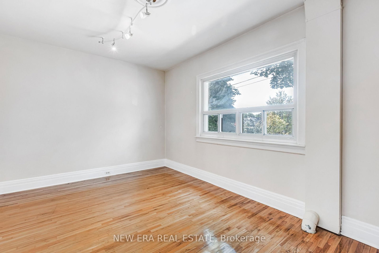 393 Ossington Avenue • Toronto, ON photo 32