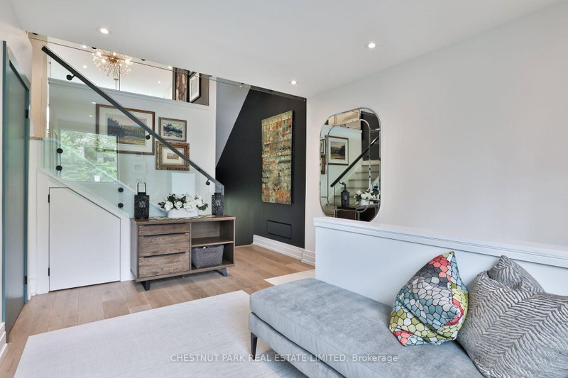 53 Woodlawn Avenue W