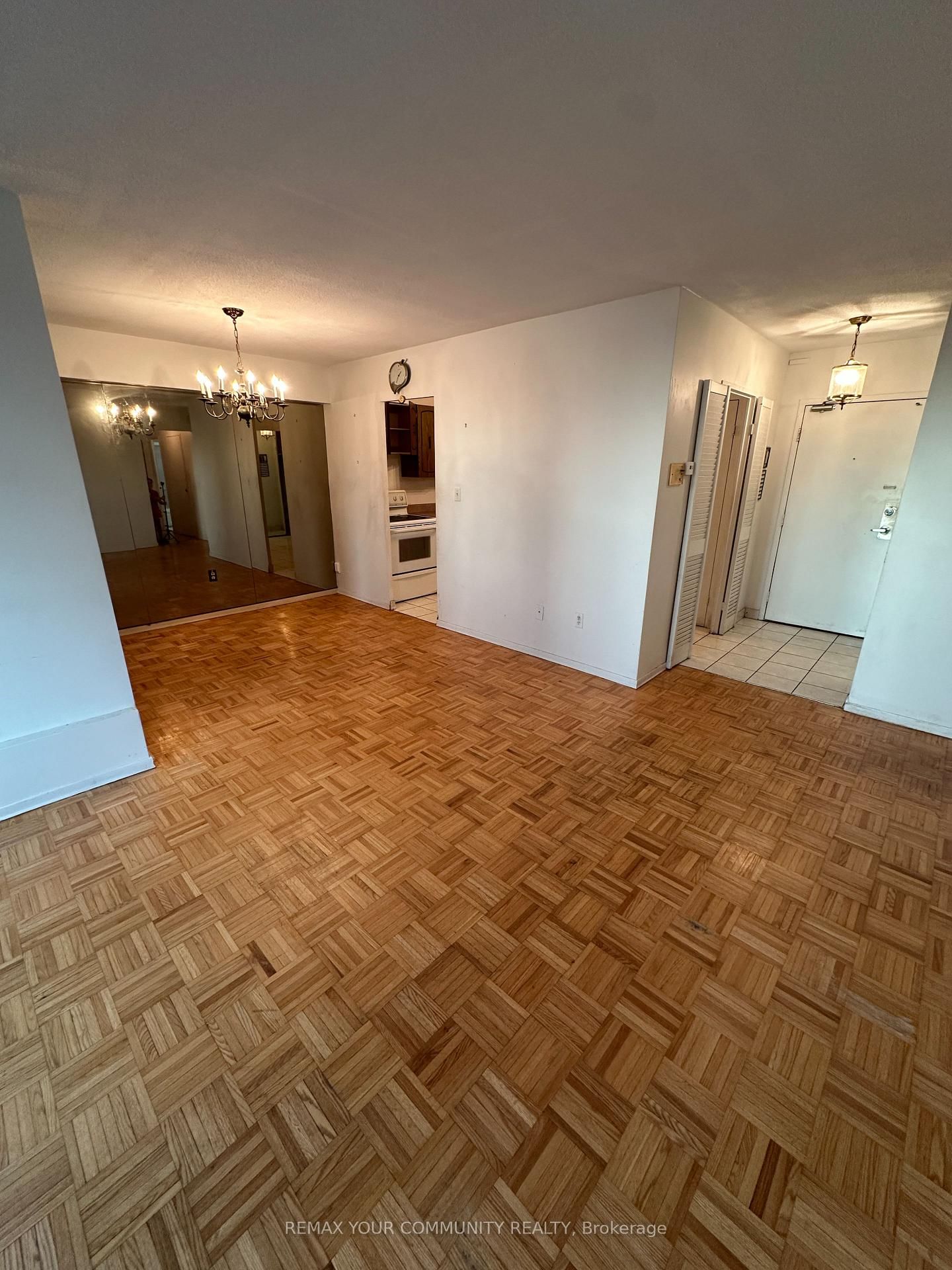 60 Pavane Linkway • #409 • Toronto, ON photo 16
