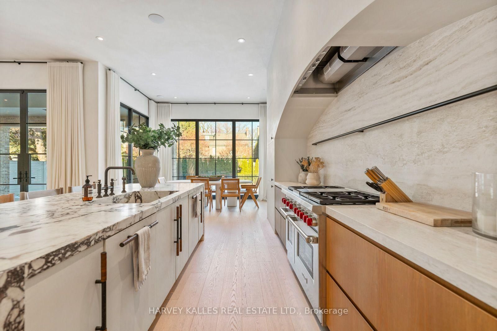 424 Lytton Boulevard • Toronto, ON photo 11