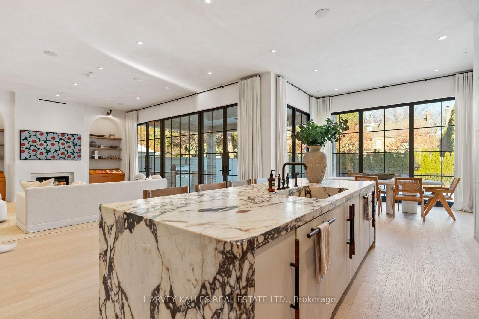 424 Lytton Boulevard • Toronto, ON photo 12
